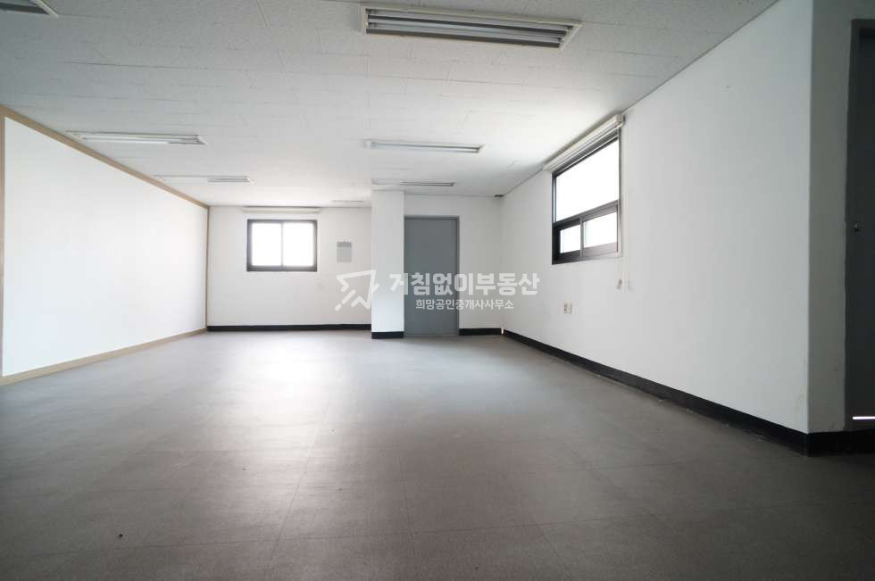 경기 수원권선구 탑동 853-5 (신화빌딩), 3층 일부 수원 탑동 사무실 임대 / 면적40, 가장 낮은가격, 엘레베이터, 칸막이방1개, 발코니 월세 매물번호 10203 사진 3